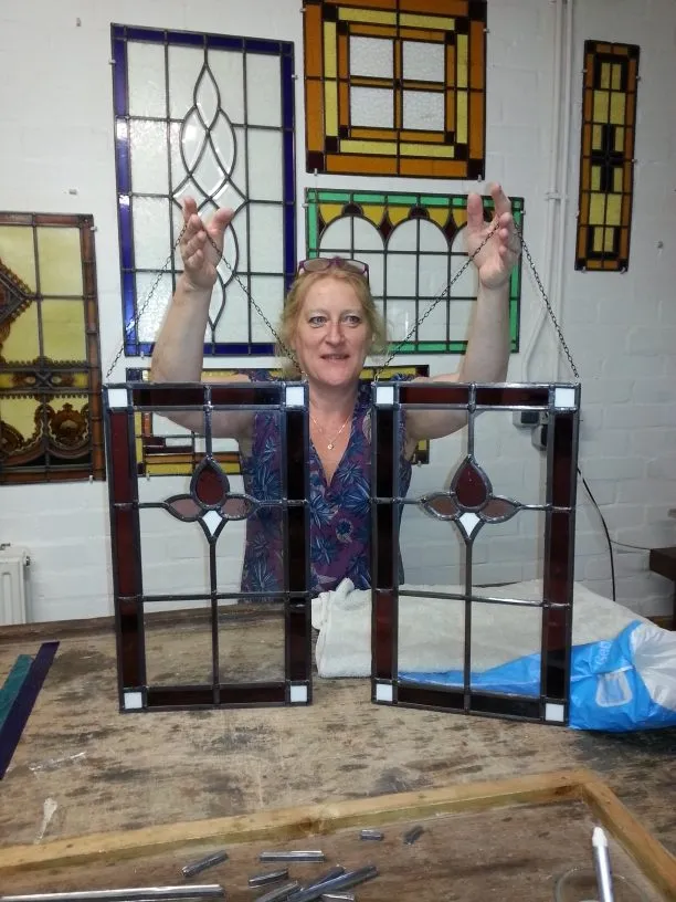 Glasstukken op tafel